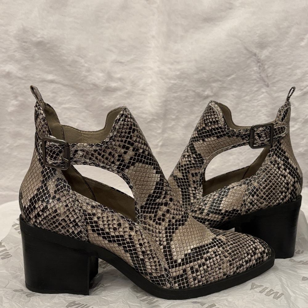MIA Beige and Black Patterned Ankle Booties - Picture 10 of 10